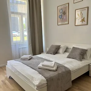 the-best-apartments.praguehotelsweb.com/