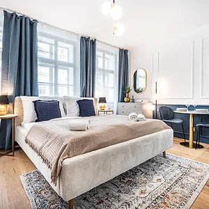 beautifully-renovated-apartments-at-lesser-town.praguehotelsweb.com/